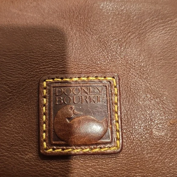 Dooney and Bourke Florentine flap purse..very good condition - Picture 4 of 11